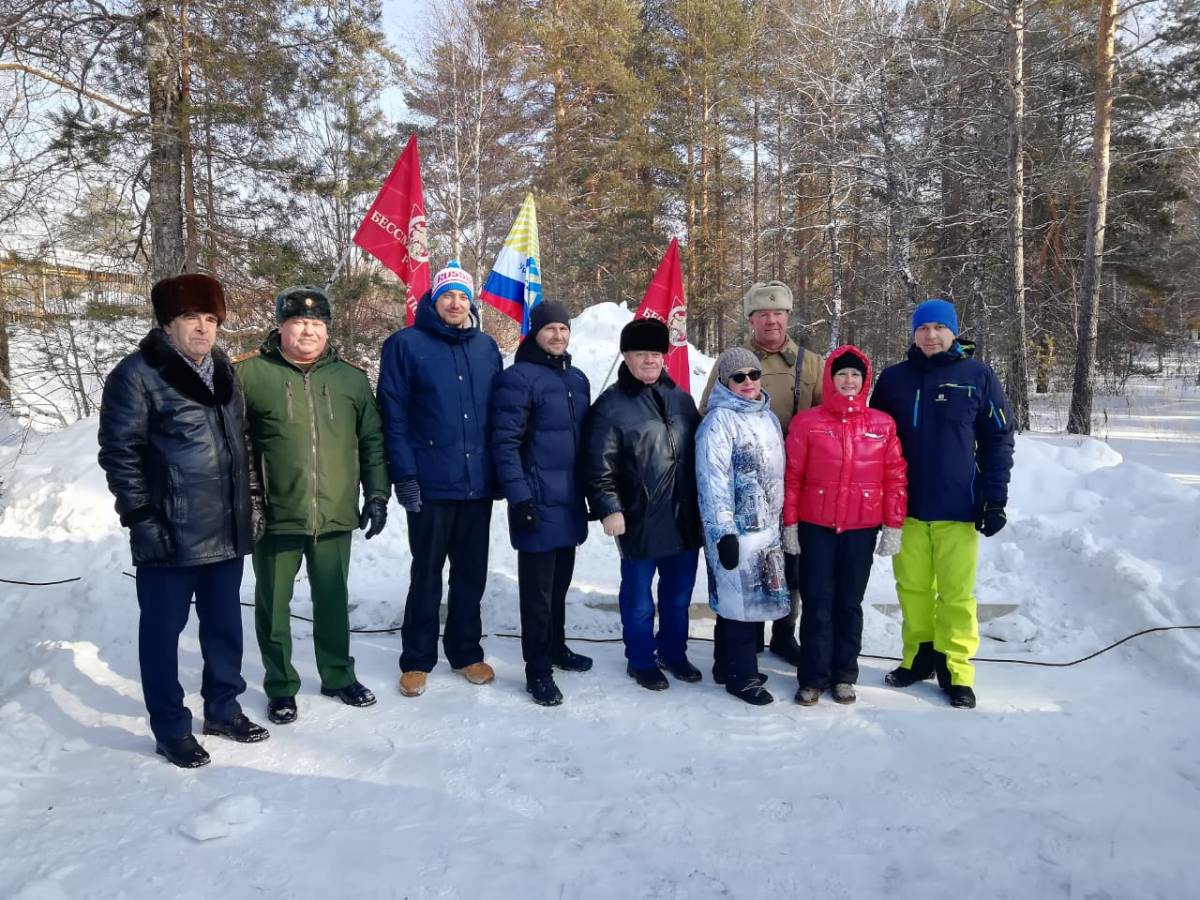 Члены волонтерского движения «Новая волна» приняли участие в ЮнАрмейском  слёте, проходившем на территории парка «Патриот» города Трехгорного