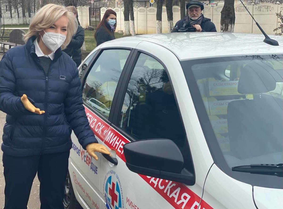 В Минеральных Водах в помощь медикам подарили служебный автомобиль.