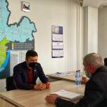 Вопросы в сфере ЖКХ и работы управляющих компаний решал во время приёма граждан в Иркутске Александр Якубовский