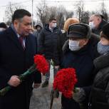 Губернатор Игорь Руденя возложил цветы к Обелиску Победы в день 78-й годовщины разгрома фашистов под Сталинградом
