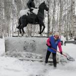 Кузбасские единороссы расчистили парк от снега