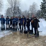 Депутаты- единороссы и волонтеры Адыгеи вышли на субботник по устранению последствий снегопада