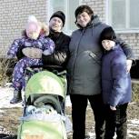 Единоросс Владимир Архипенко оказал помощь многодетной семье из Становлянского района