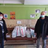 Андрей Корнеев передал гуманитарную помощь в пункт временного размещения жителей ЛДНР в Марксовском районе