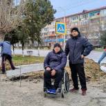 При содействии «Единой России» в Каспийске реконструировали пешеходные переходы для людей с инвалидностью