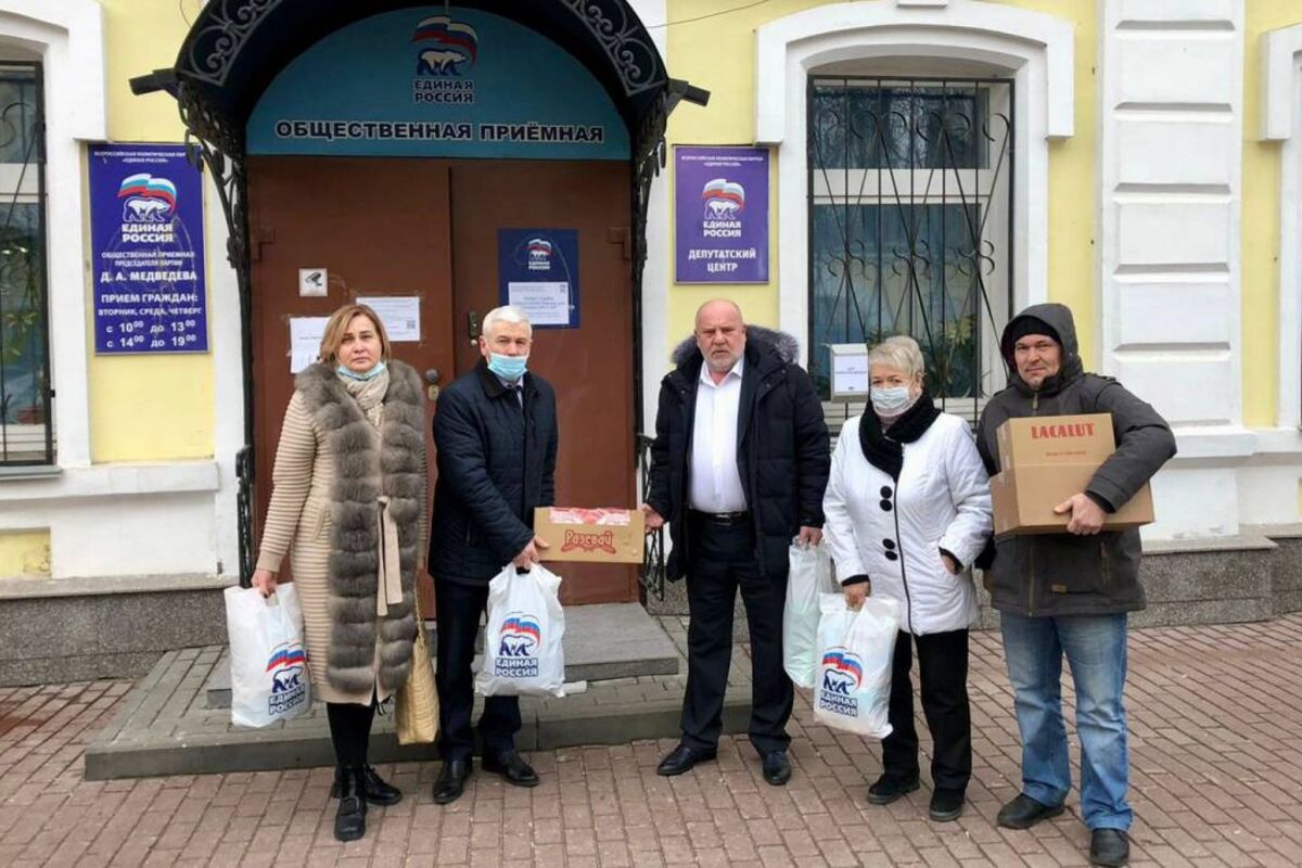 Активисты местного отделения Ленинского района собрали гуманитарную помощь  жителям Донбасса