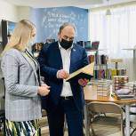 Ямальские единороссы передали любимые книги Национальной библиотеке ЯНАО