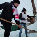 В регионах после снегопадов на помощь коммунальным службам пришли активисты «Единой России»