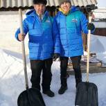 В Хайбуллинском районе волонтеры «Единой России» помогли с расчисткой снега в населенных пунктах