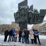 Активисты «Единой России» провели в регионах памятные акции в честь героев Сталинградской битвы