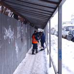 В Уфе сторонники «Единой России» помогли с уборкой снега