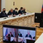 Дмитрий Азаров обсудил с парламентариями актуальные для жителей губернии вопросы