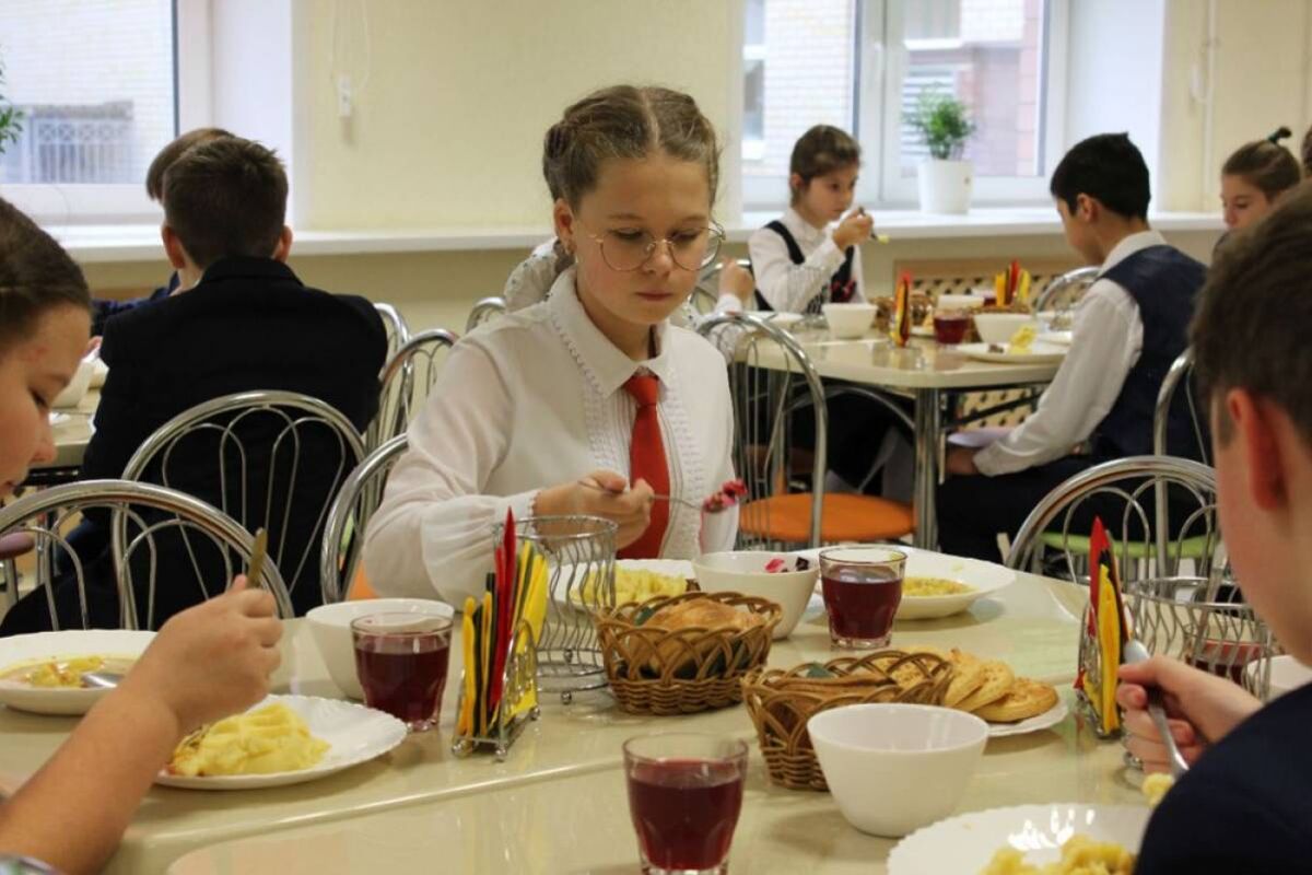 Питание школьников в столовой
