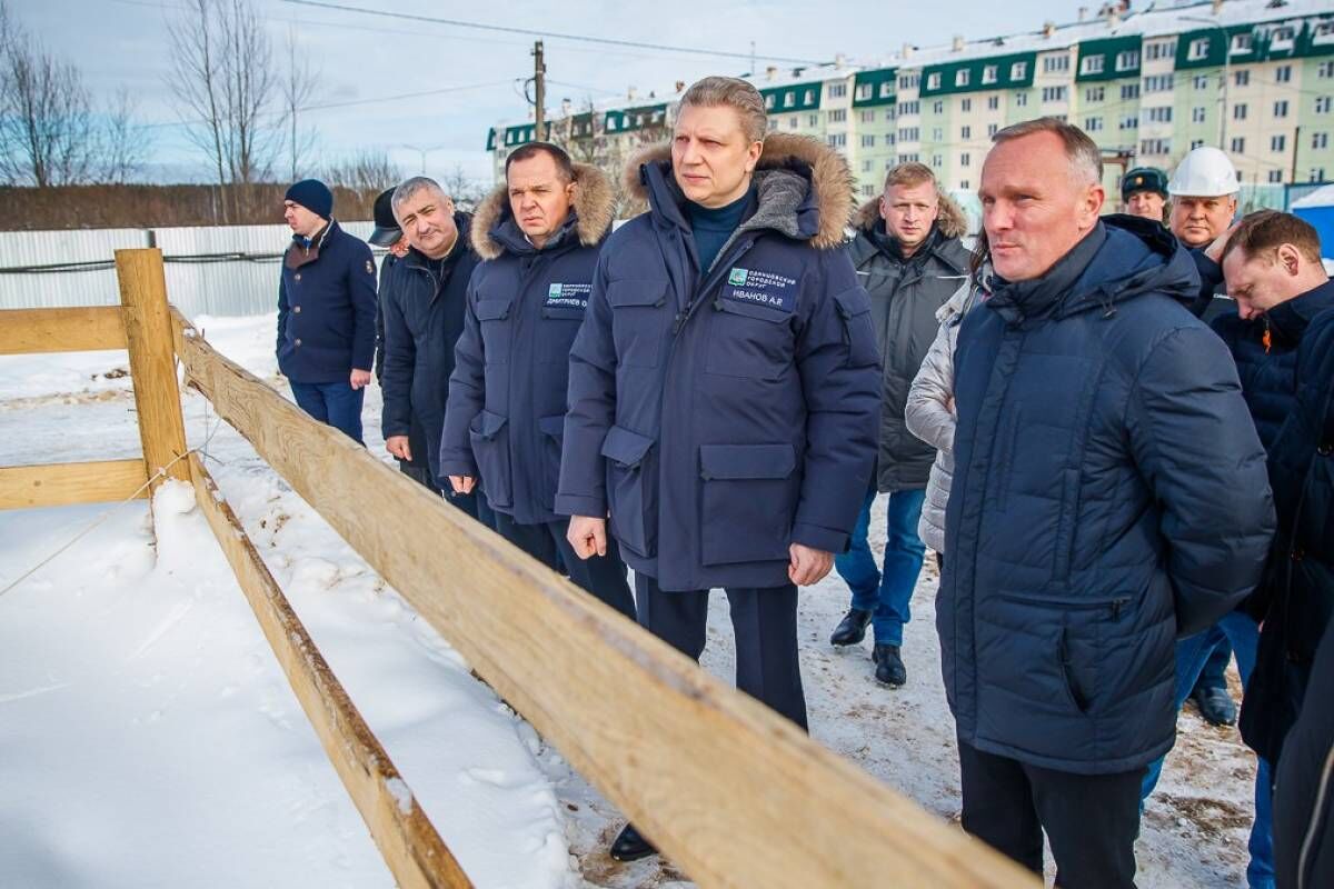 Партийцы проверили ход строительства детского садика в Кубинке