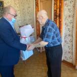 Геннадий Орденов поздравил старейшего члена Партии в селе Икряное