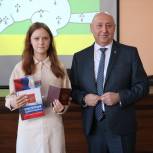 В Верхнеуральском районе состоялось торжественное вручение паспортов юным гражданам и принятие присяги гражданина Российской Федерации