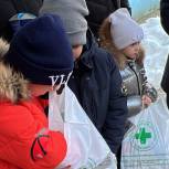 «Единая Россия» доставила гуманитарную помощь беженцам из Донбасса в ПВР в регионах