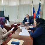 Депутат Руслан Ибрагимов оказал помощь с поездкой в Москву семье с онкобольным