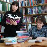 Активисты «Единой России» передали книги в сельские библиотеки