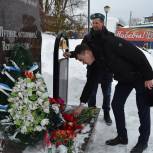 Секретарь Горномарийского районного отделения Партии возложил цветы к обелиску Славы