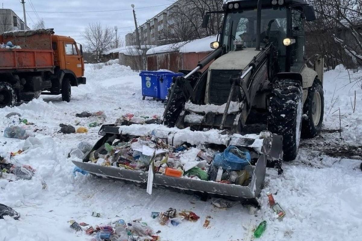 В Алатыре совместными усилиями чистят снег и убирают мусор