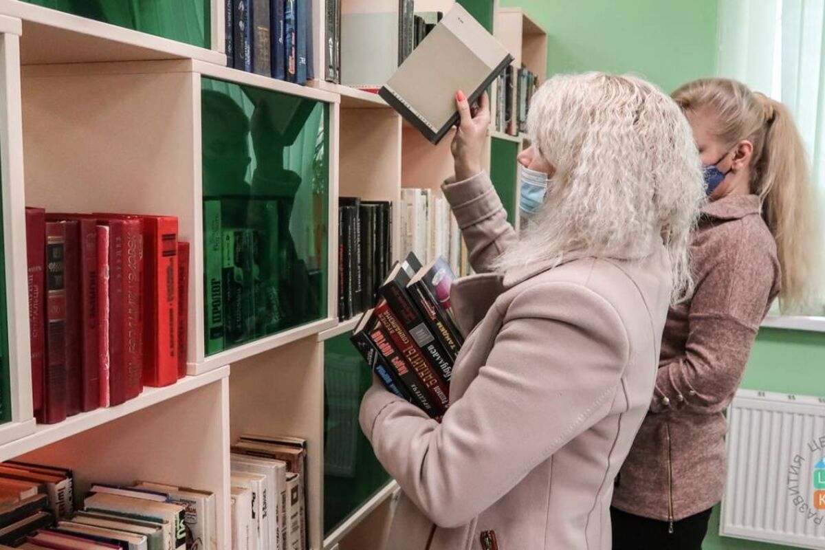 Читать книгу подаренная. Акция книгодарения 2022 в библиотеке. Международный день книгодарения 2022. День книгодарения 2022 в библиотеке. Эксмо подарки день книгодарения 2022.