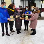 Активисты «Единой России» и молодогвардейцы Усманского района передали книги в детский противотуберкулезный санаторий