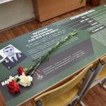 В Приозерском районе открыли «Парту Героя» в память о Глебе Каратыгине и его подвиге в рамках партпроекта «Новая школа»
