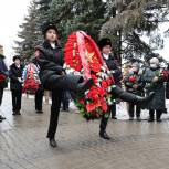 Единороссы Москвы поздравили жителей столицы с Днем защитника Отечества