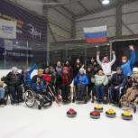 В Тюмени прошла первая тренировка по керлингу на колясках