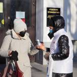 Активисты Хабаровского волонтерского центра «Единой России» раздали антисептики пациентам поликлиник