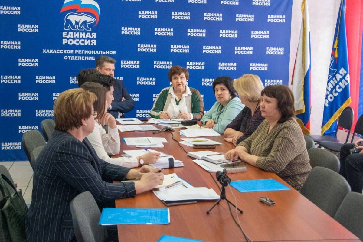 «Единая Россия» провела штаб общественного контроля по капитальному ремонту школ в Хакасии в 2023 году