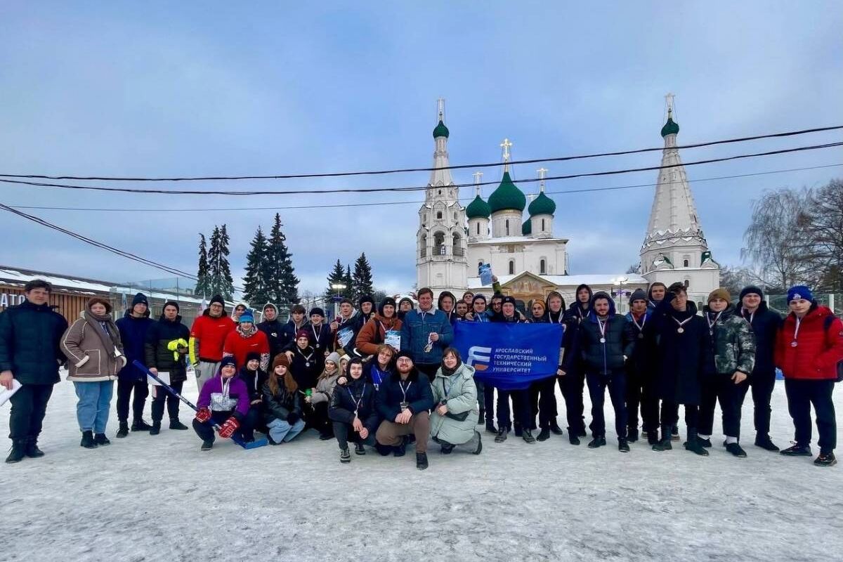 События в ярославле. Каток на Советской площади Ярославль 2023. Хоккей на валенках. Советская площадь Ярославль. Каток на Советской площади Ярославль 2024.