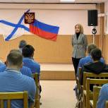 Единороссы и молодогвардейцы навестили раненых бойцов в госпитале Североморска