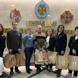 Активисты «Единой России» передали подарки участникам спецоперации в московских военных госпиталях