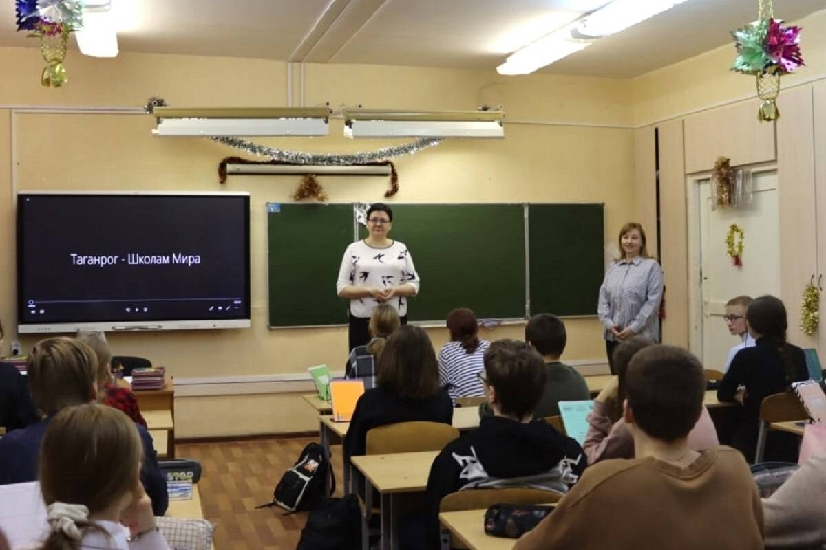 В Ковдоре депутаты от партии «Единая Россия» провели киноурок