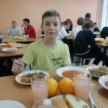 В школах Магаданской области родители и депутаты «Единой России» продолжают мониторинг горячего питания
