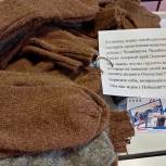 Мастерицы Советского района передали теплые носки для бойцов СВО