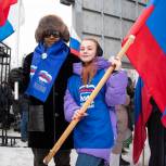 Митинги-концерты, отправка гумпомощи, патриотические акции: «Единая Россия» организовала праздничные мероприятия в Сибири и на Урале