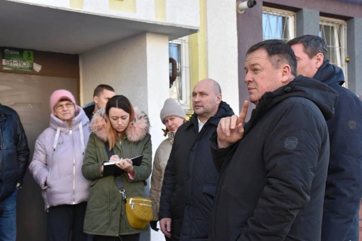 Владимир Немцев провел рабочий выезд на Камышовское шоссе, где начато строительство надземного пешеходного перехода