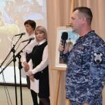 При участии «Единой России» в Саянске открылась выставка, посвященная Дню защитника Отечества и годовщине начала СВО