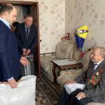Депутат Виктор Чигвинцев поздравил ветерана Великой Отечественной войны с 80-летием победы в Сталинградской битве