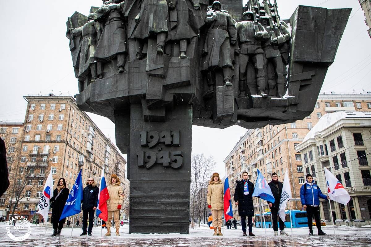 Памятник Защитнику Отечества