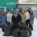 Единороссы Калининского района провели экологическую акцию по сбору вторсырья