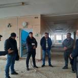 Шебекинские партийцы проверили, как идет ремонт в Верхнеберёзовской школе