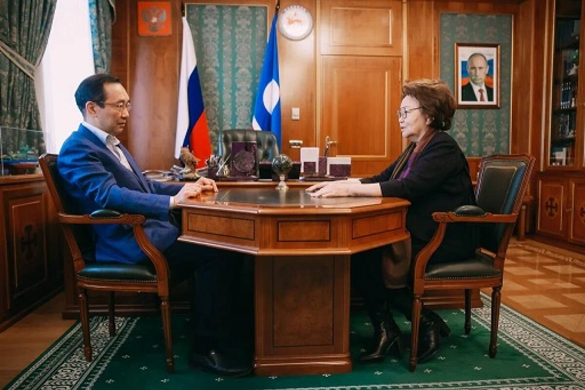 Глава Якутии встретился с президентом СВФУ Евгенией Михайловой