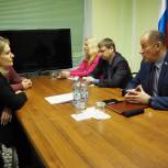 Депутаты и волонтёры налаживают связи