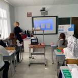 Асият Алиева провела урок финансовой грамотности в одной из школ Дербентского района