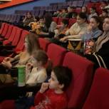 Депутат Госдумы Артем Бичаев организовал посещение кинотеатра для детей-сирот и детей мобилизованных