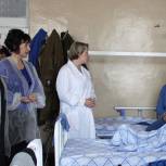 «Единая Россия» поздравила с праздником участников СВО, находящихся в Гатчинском госпитале